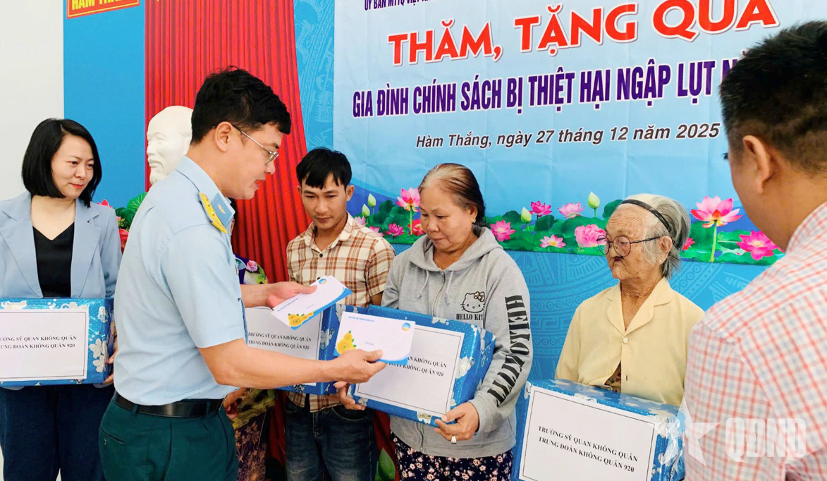 Sáng ngời tình quân dân nơi đất nắng